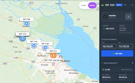 Panel de Flota: mapa con las unidades y la ficha de mantenimiento de una de ellas